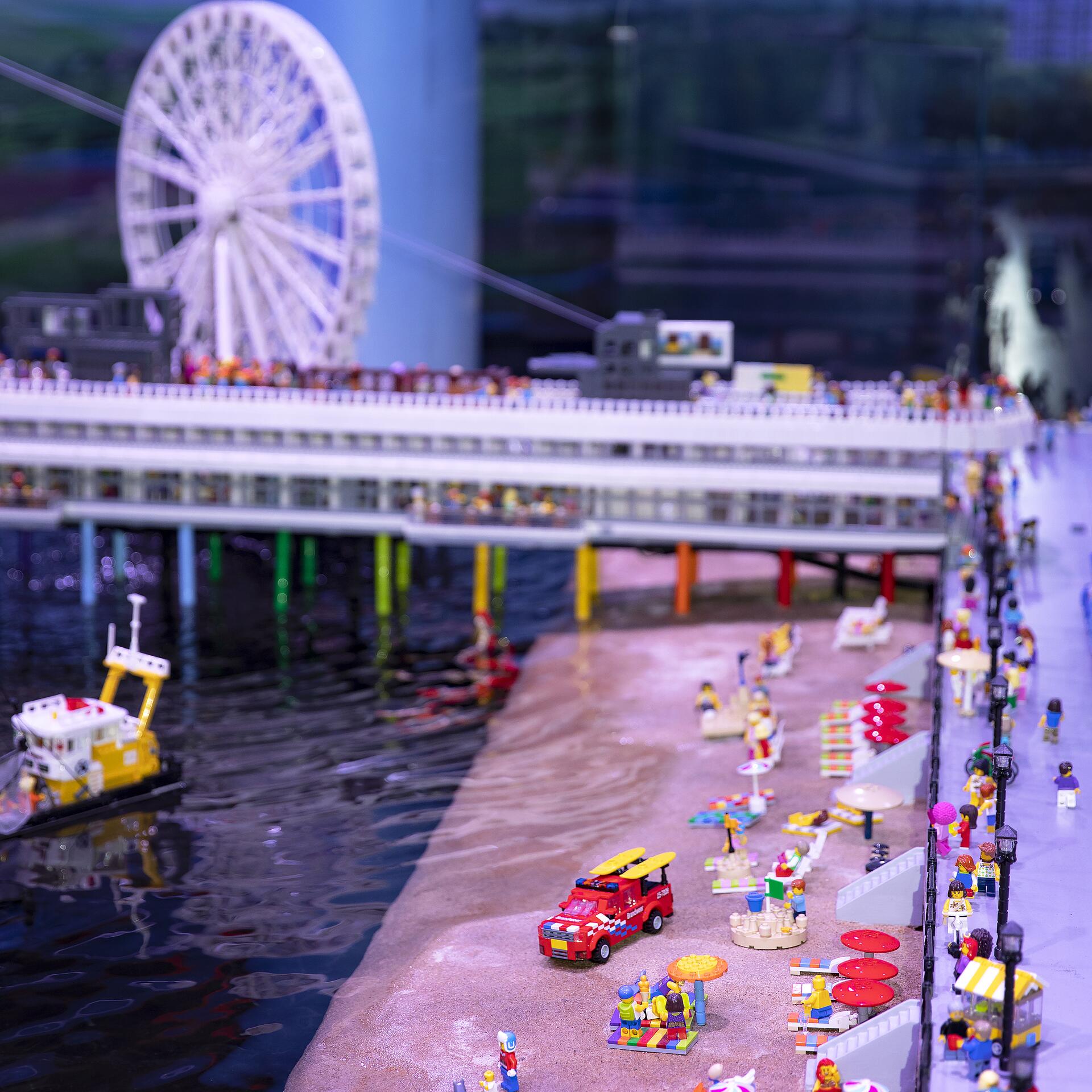Brandweervoertuig van lego op Legoland